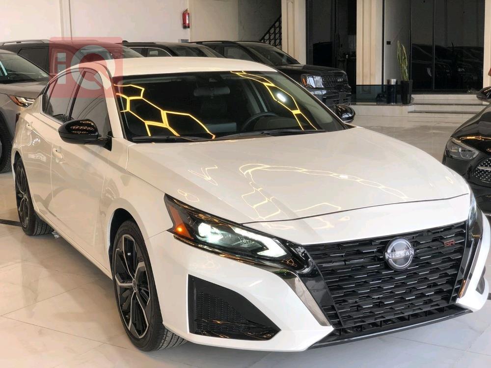 نيسان ألتيما